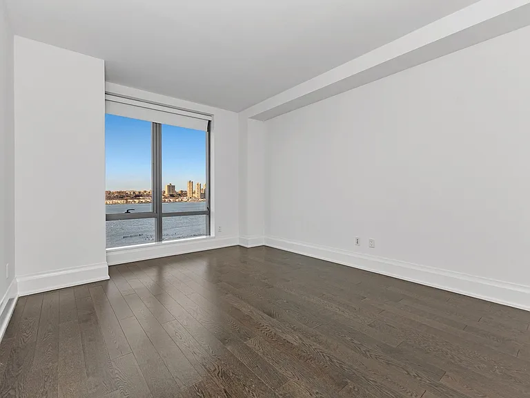 50 Riverside Blvd #12A — Photo 3