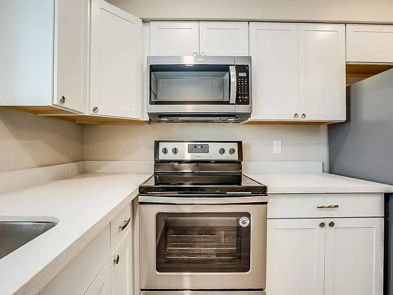 318 E Vine Cir — Photo 7