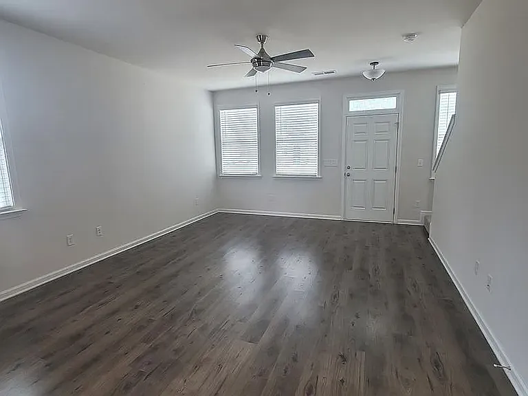 153 Valley Creek Dr — Photo 3