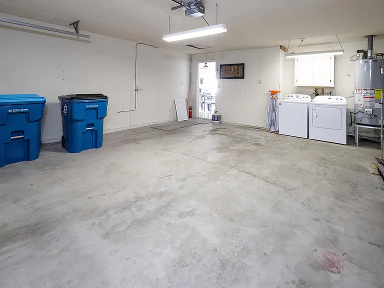 2199 Cosnina Dr — Photo 11
