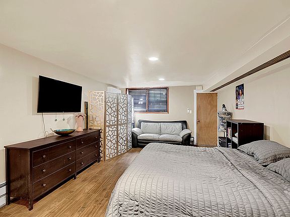 4th image of 1200 E 49th St
