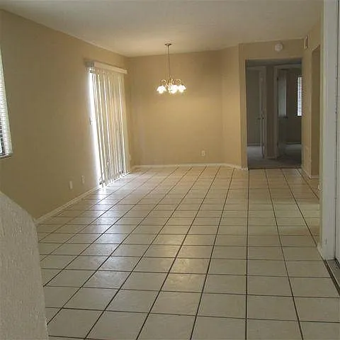 Building Photo - 637 Pittard Dr SW