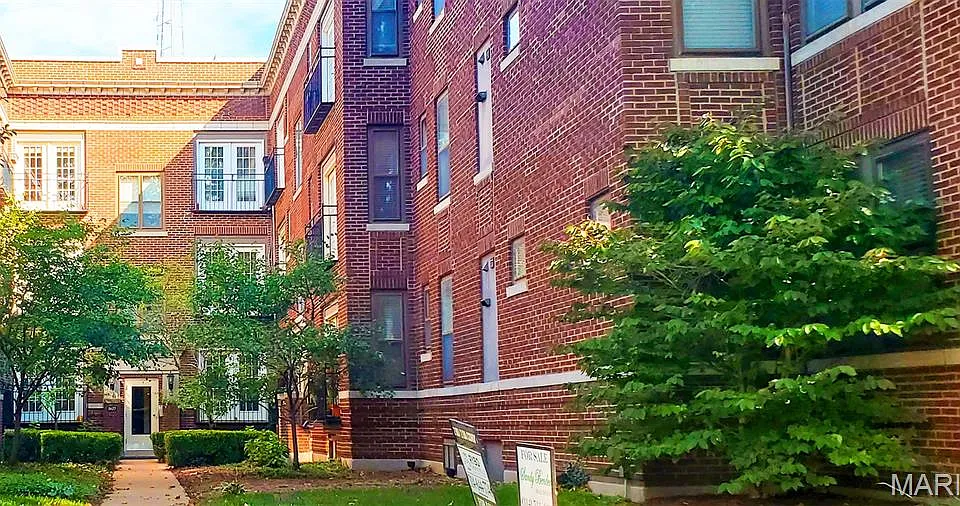 5677 Waterman Blvd #32