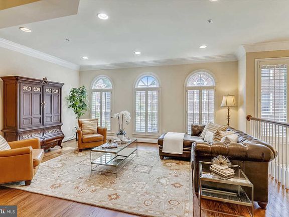 4th image of 1323 Lawson Ln