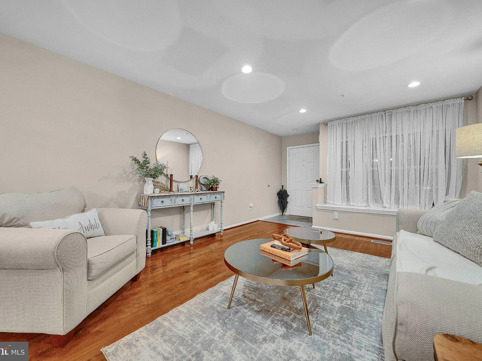 3 bed, 2.5 bath, 3046 sqft, $3,300 — Photo 4