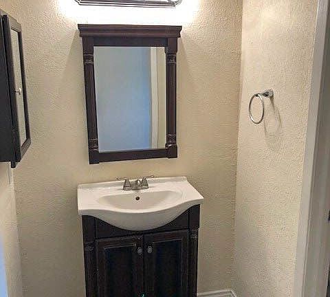 5th image of 2722 Throckmorton St APT 204