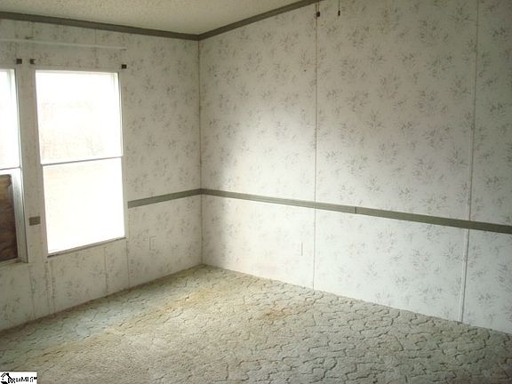 5th image of 303 Premier Dr