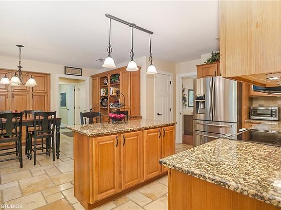 3rd image of 203 Cove Lake Dr