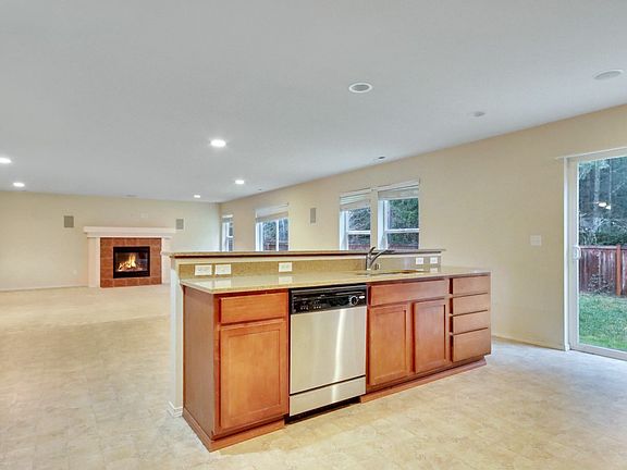 4th image of 17748 93rd Ave E