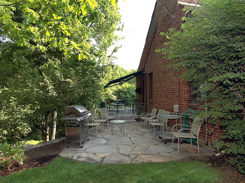 Side patio