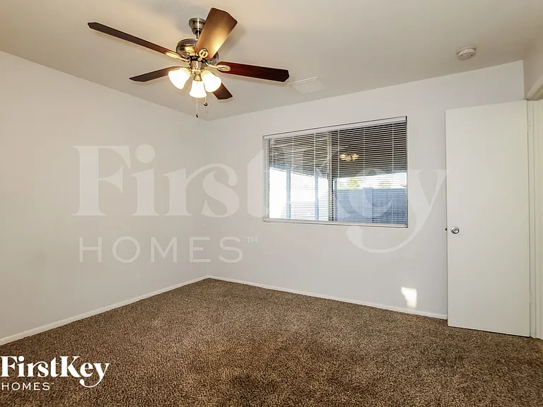 1708 W Behrend Dr — Photo 11
