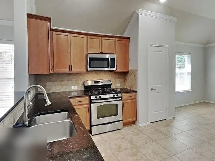5833 Zachary Scott St — Photo 7