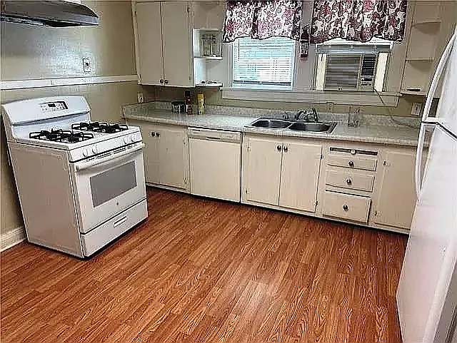 3 bed, 1.5 bath, 1200 sqft, $2,000 — Photo 2