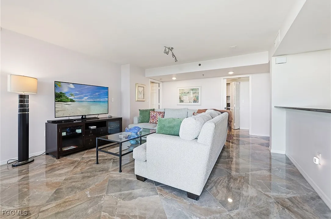 2 bed, 2.0 bath, 1341 sqft, $11,000 — Photo 3