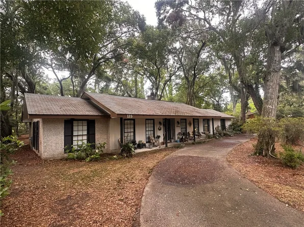 118 Saint Clair Dr, Saint Simons Island, GA 31522