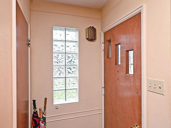 4th image of 5734 Wielert Ave