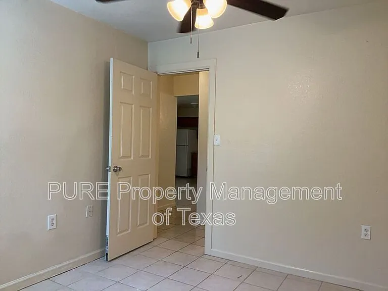 403 Hedgewood Dr #B — Photo 12