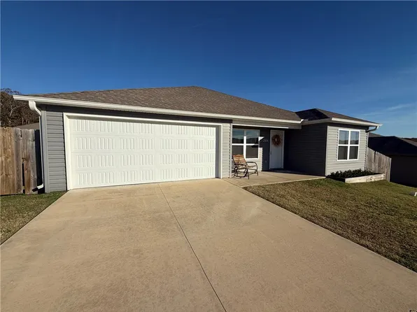 366 Evans St, Huntsville, AR 72740