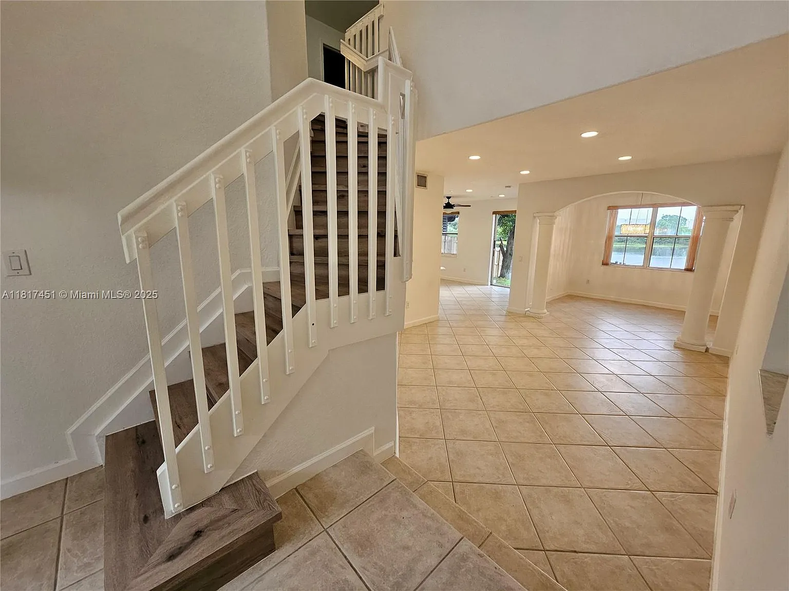 4 bed, 2.5 bath, 1869 sqft, $4,200 — Photo 2
