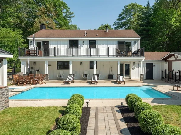 7 Wagon Wheel Rd, Andover, MA 01810