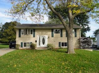 3505 Oakwood Dr, Bettendorf, IA 52722