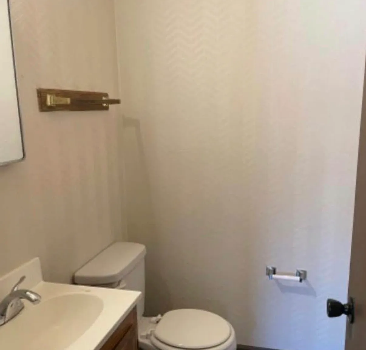 3 bed, 1.5 bath, 1600 sqft, $1,400 — Photo 3