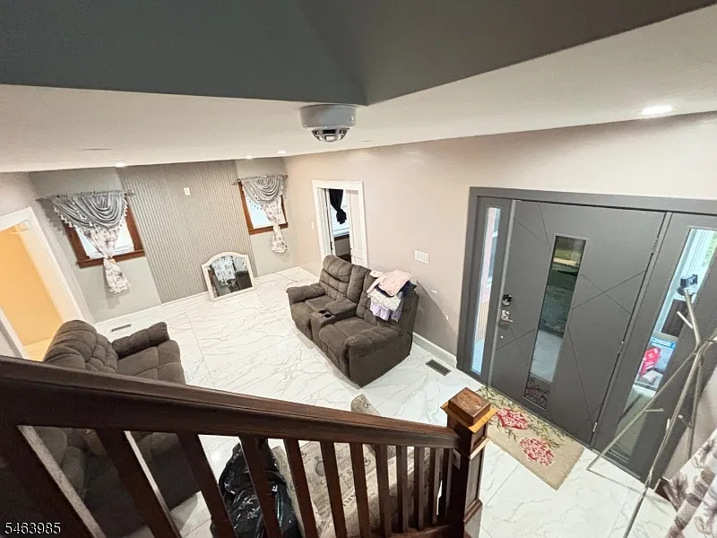 4 bed, 2.0 bath, $3,600 — Photo 3