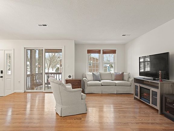4th image of 42 2nd Ave Unit 20