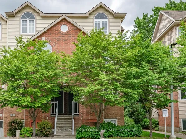 111 Steele Park Point, Ottawa, ON K1J 0J2