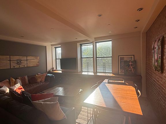 3rd image of 250 Manhattan Ave APT 6B