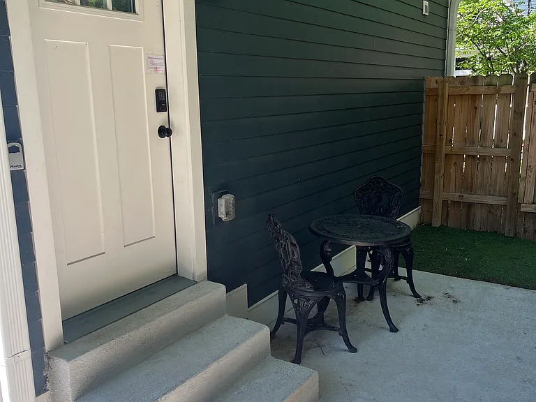 2106B Grantland Ave — Photo 1