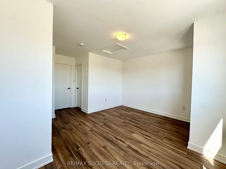 49 Flan Blvd — Photo 2