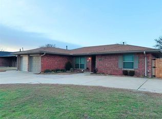 5501 NW Alan A Dale Ln, Lawton, OK 73505