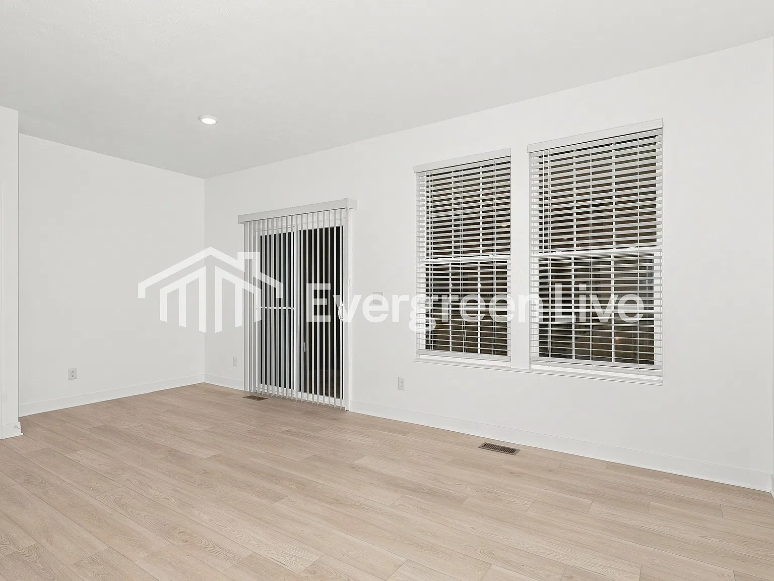 3 bed, 3.0 bath, 1710 sqft, $2,110 — Photo 4
