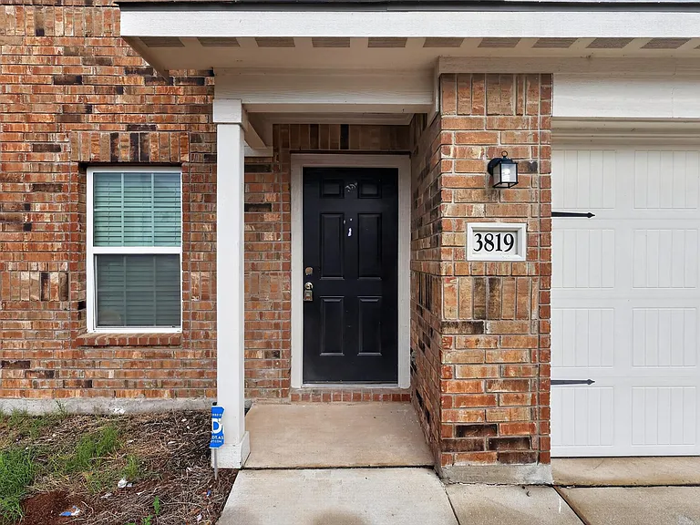 3819 Leighton Hbr — Photo 2
