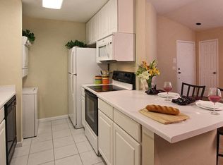 LionsGate Apartments, Lincoln, NE 68504