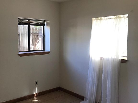 4th image of 319 1/2 Vassar Dr SE