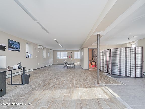 5th image of 2981 Hylan Blvd