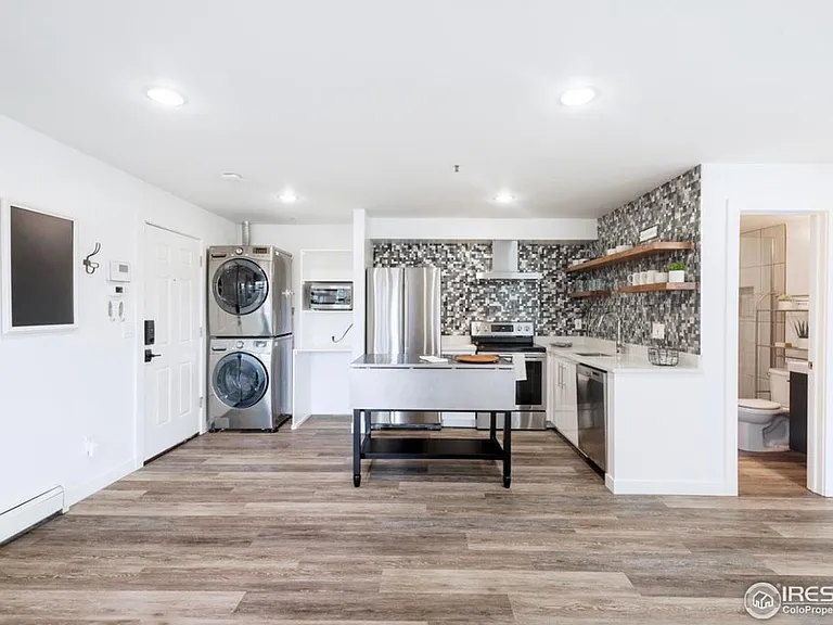 1405 Broadway St #203 — Photo 4