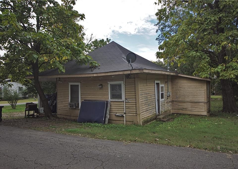 2nd image of 1723 Cedar St