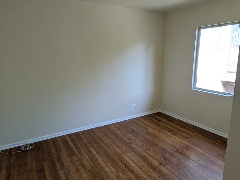 1961 Talmadge St #15 — Photo 4