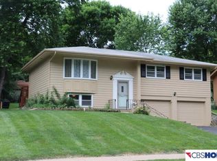 4216 Parkview Dr, Omaha, NE 68134