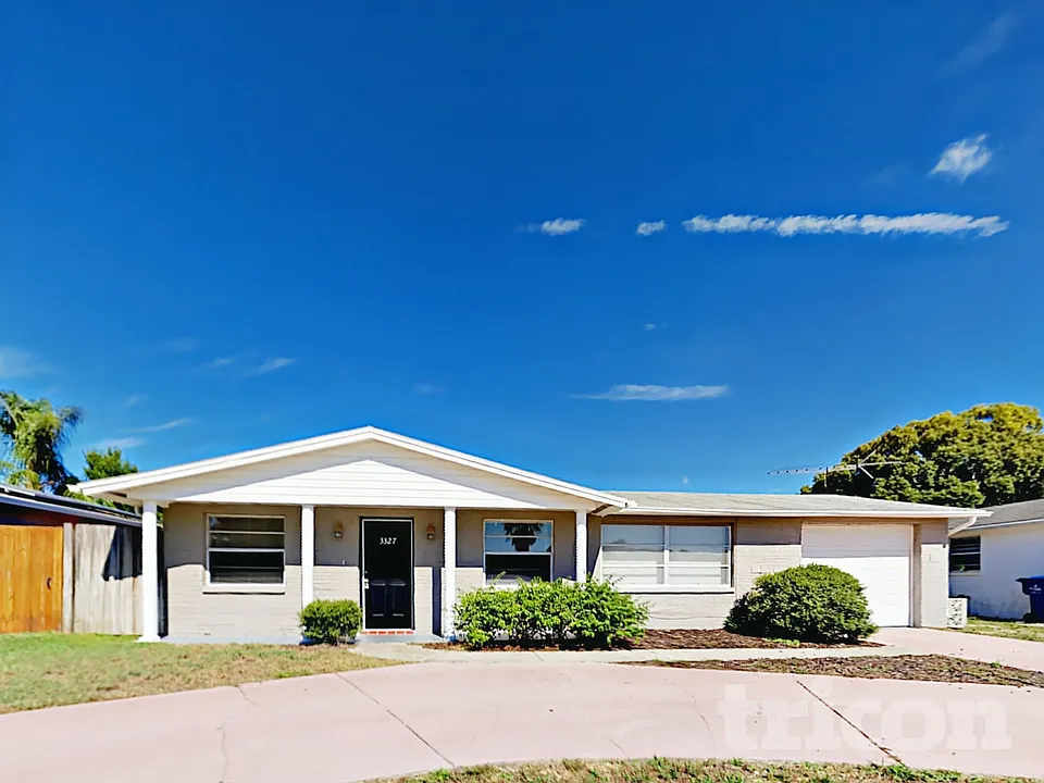3327 Seffner Dr