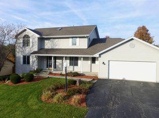 11498 Ridgecrest Dr, Roscoe, IL 61073