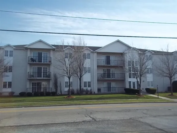 402 Sturdy Rd APT 2C, Valparaiso, IN 46383