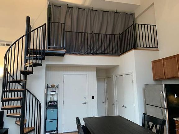 5th image of 1202 Walnut St #205