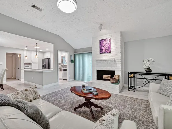 8327 Spring Wind Dr, Houston, TX 77040
