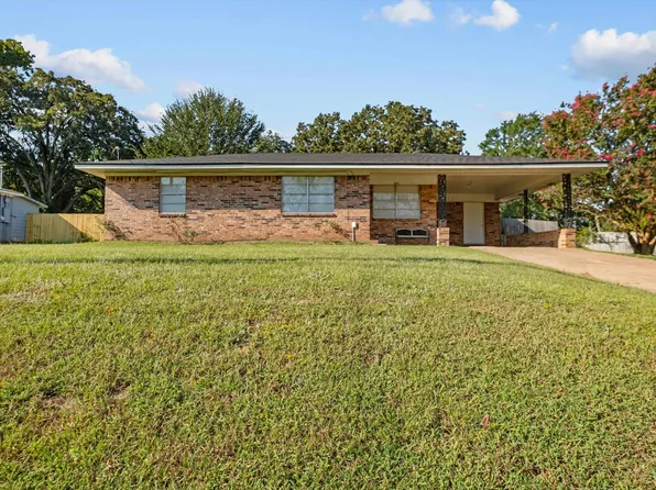 207 5th St, Palestine, TX 75803