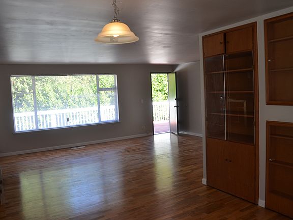 5th image of 16002 48th Ave S