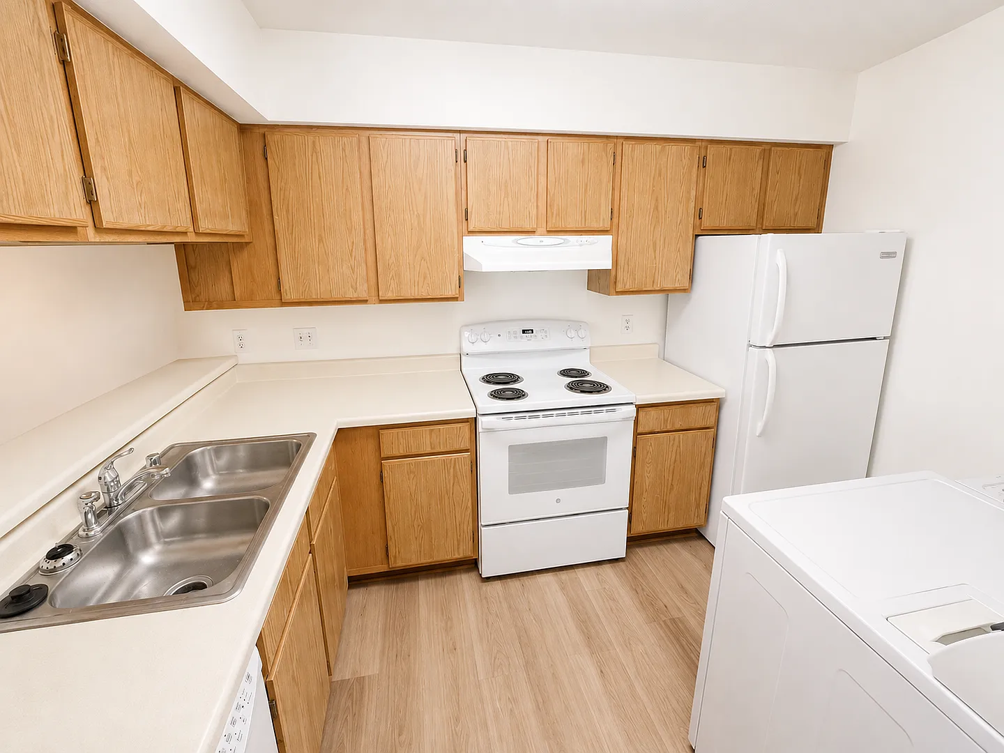 2 Bed, 1 Bath Townhome in Cottage Grove — Photo 1